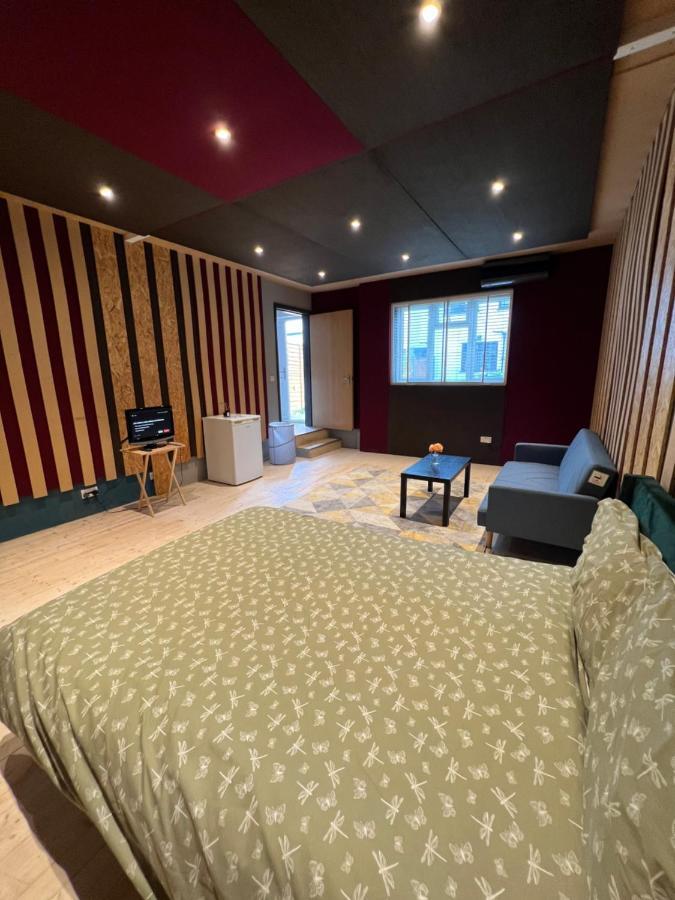 Newly Built Large Garden Ensuite Guest Studio Borehamwood Exteriör bild