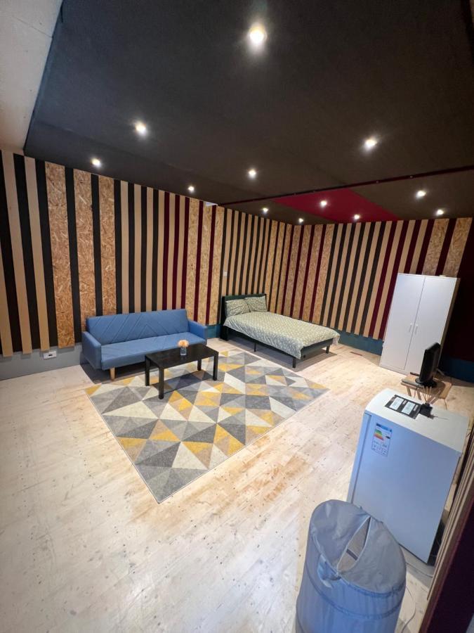 Newly Built Large Garden Ensuite Guest Studio Borehamwood Exteriör bild