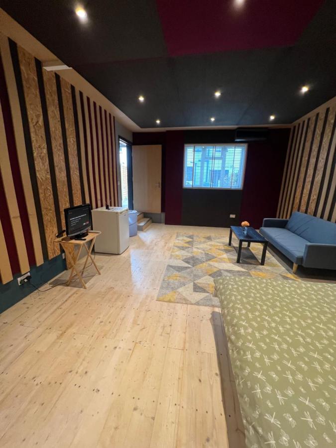 Newly Built Large Garden Ensuite Guest Studio Borehamwood Exteriör bild