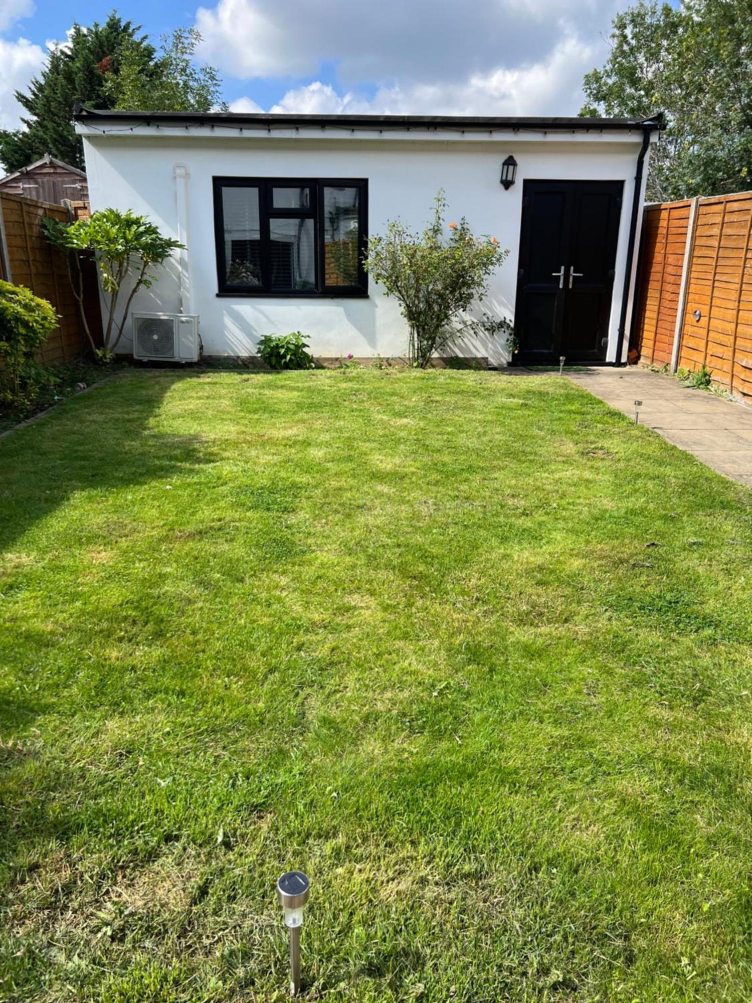 Newly Built Large Garden Ensuite Guest Studio Borehamwood Exteriör bild