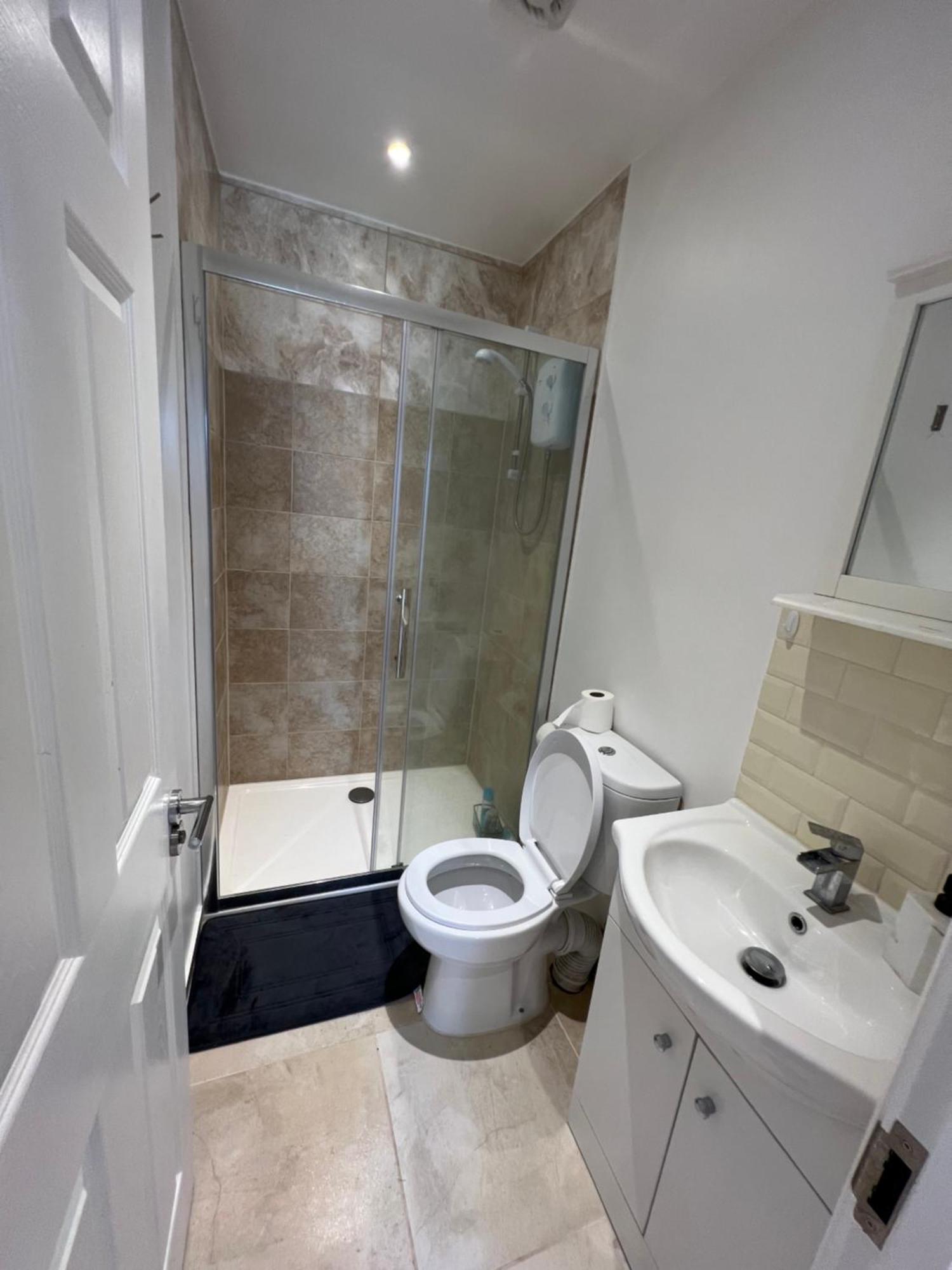 Newly Built Large Garden Ensuite Guest Studio Borehamwood Exteriör bild