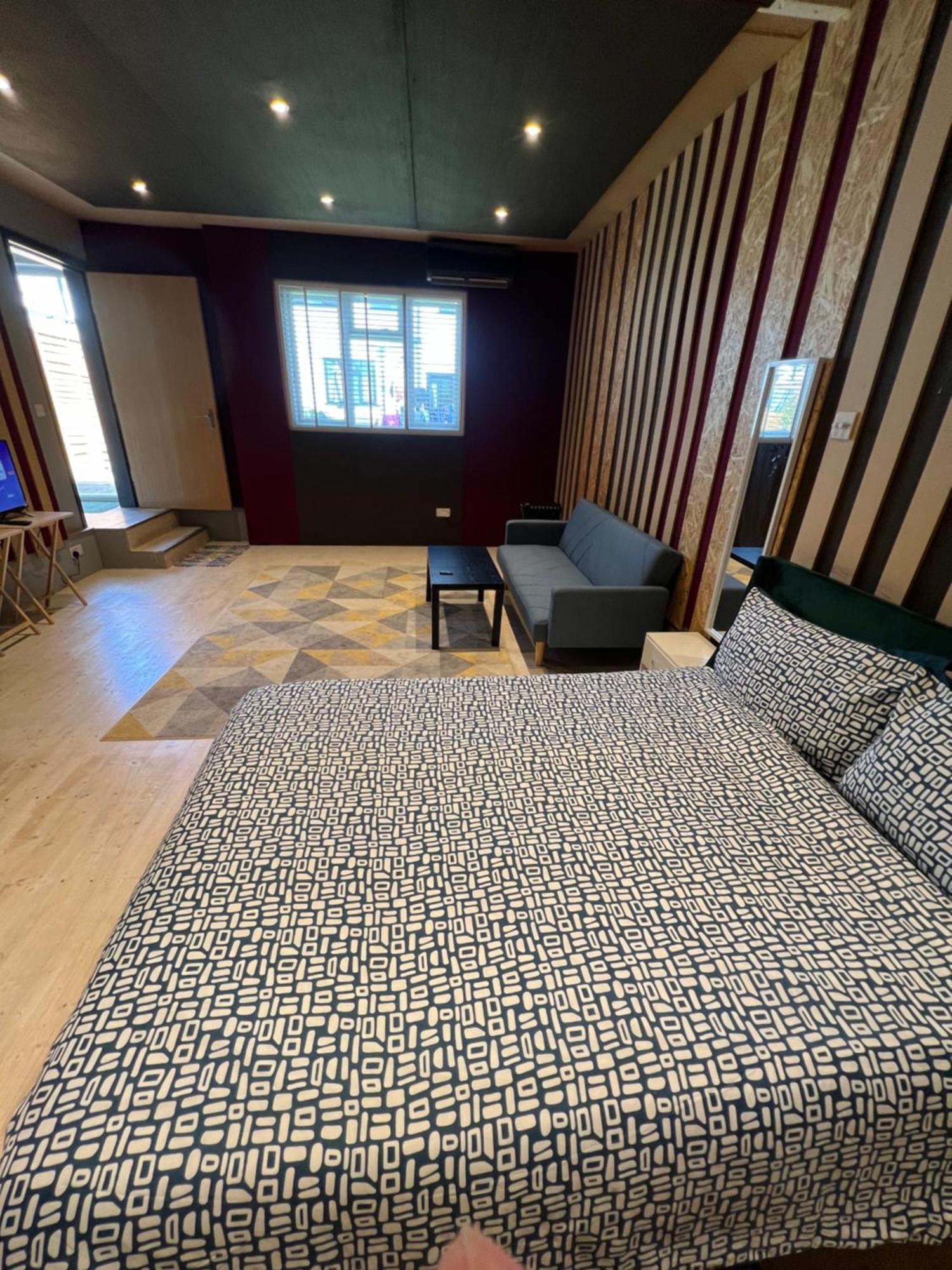 Newly Built Large Garden Ensuite Guest Studio Borehamwood Exteriör bild